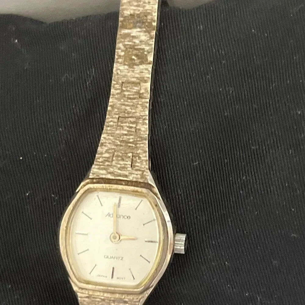 Advance Women's Gold Tone Base Metal Bezel Analog‎ Textured Wristwatch